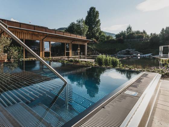 Whirlpool in the Gart'l Spa at the Naturhotel Molzbachhof.