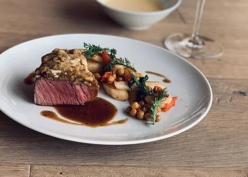 Kirchberg fillet of beef with Marchfeld asparagus at the Molzbachhof gourmet restaurant