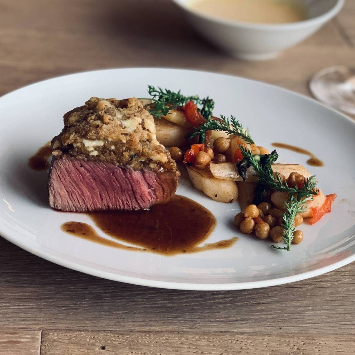 Kirchberg fillet of beef with Marchfeld asparagus at the Molzbachhof gourmet restaurant