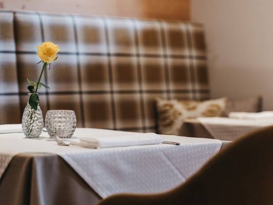 Table in the parlor at the Molzbachhof inn.