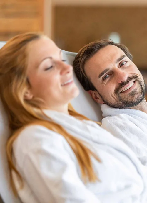 Couple in the relaxation room at the Naturhotel Molzbachhof