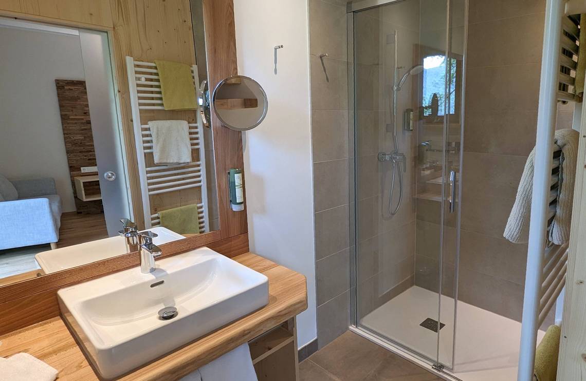 Bathroom in the Molzbach room at the Naturhotel Molzbachhof.